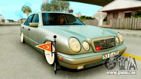 Mercedes-Benz E420 pour GTA San Andreas