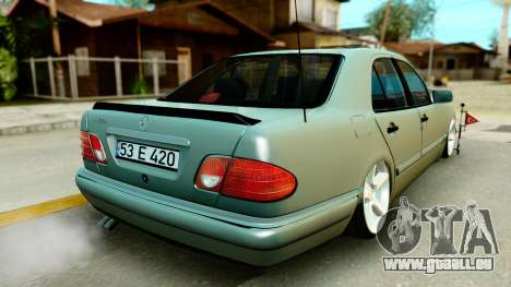 Mercedes-Benz E420 pour GTA San Andreas