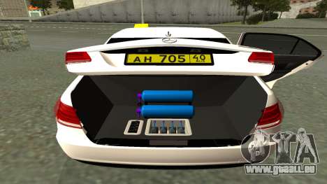 Mercedes-Benz E63 AMG 2013 Taxi pour GTA San Andreas