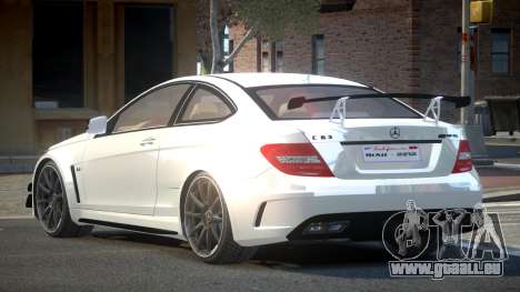 Mercedes Benz C63 AMG R-Tuning pour GTA 4